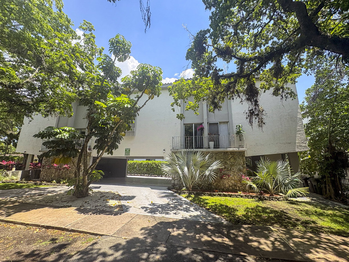646 Malaga Ave